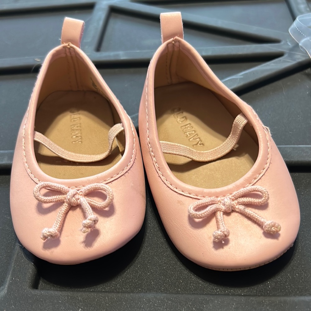 Light pink girls size 6-12 month slippers free shipping